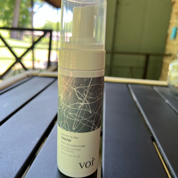 Secrets in the SNOW Soft Styling Foam - Picture 3 of 11